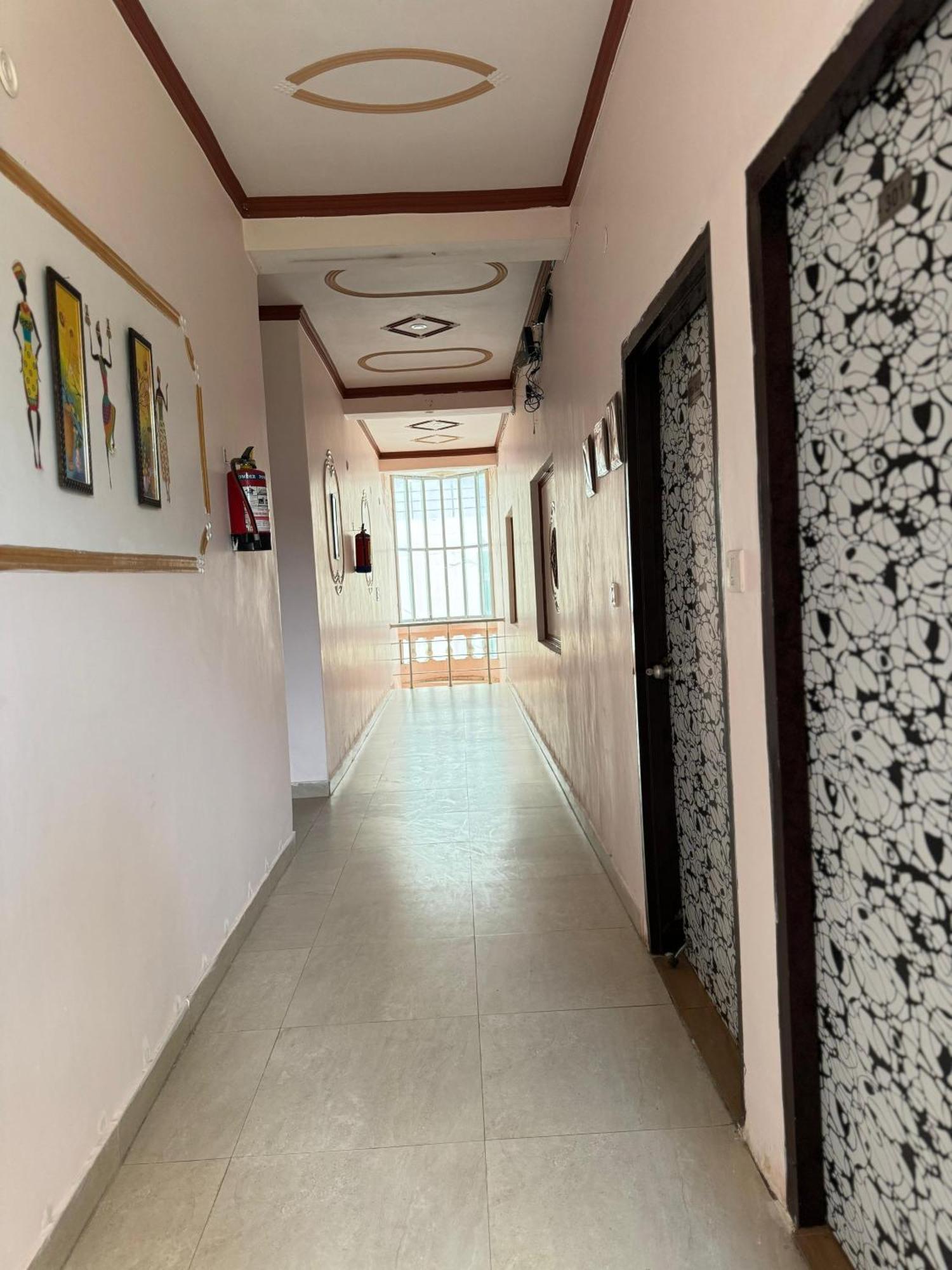 Sattva Cafe And Motel Rishīkesh Extérieur photo