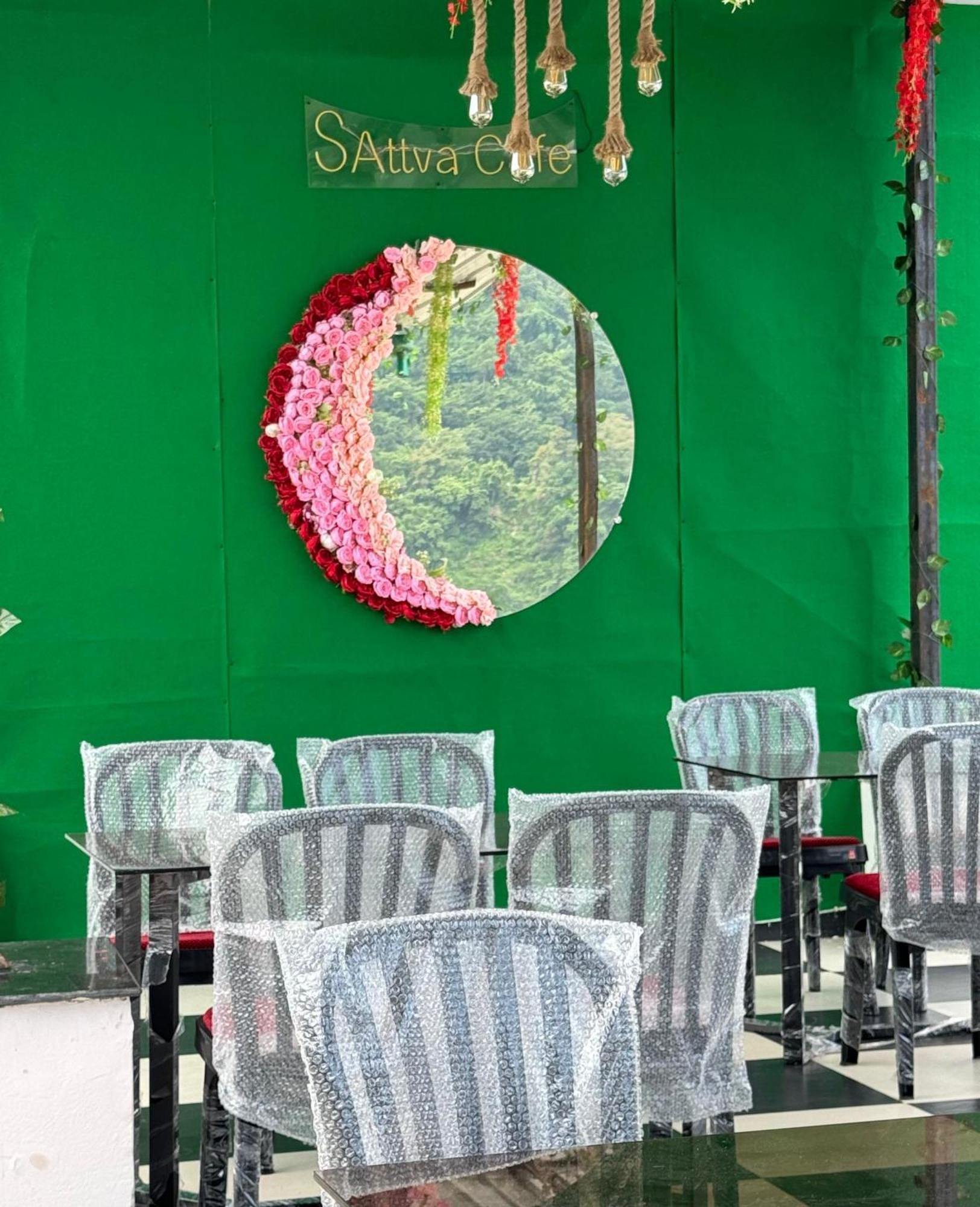 Sattva Cafe And Motel Rishīkesh Extérieur photo