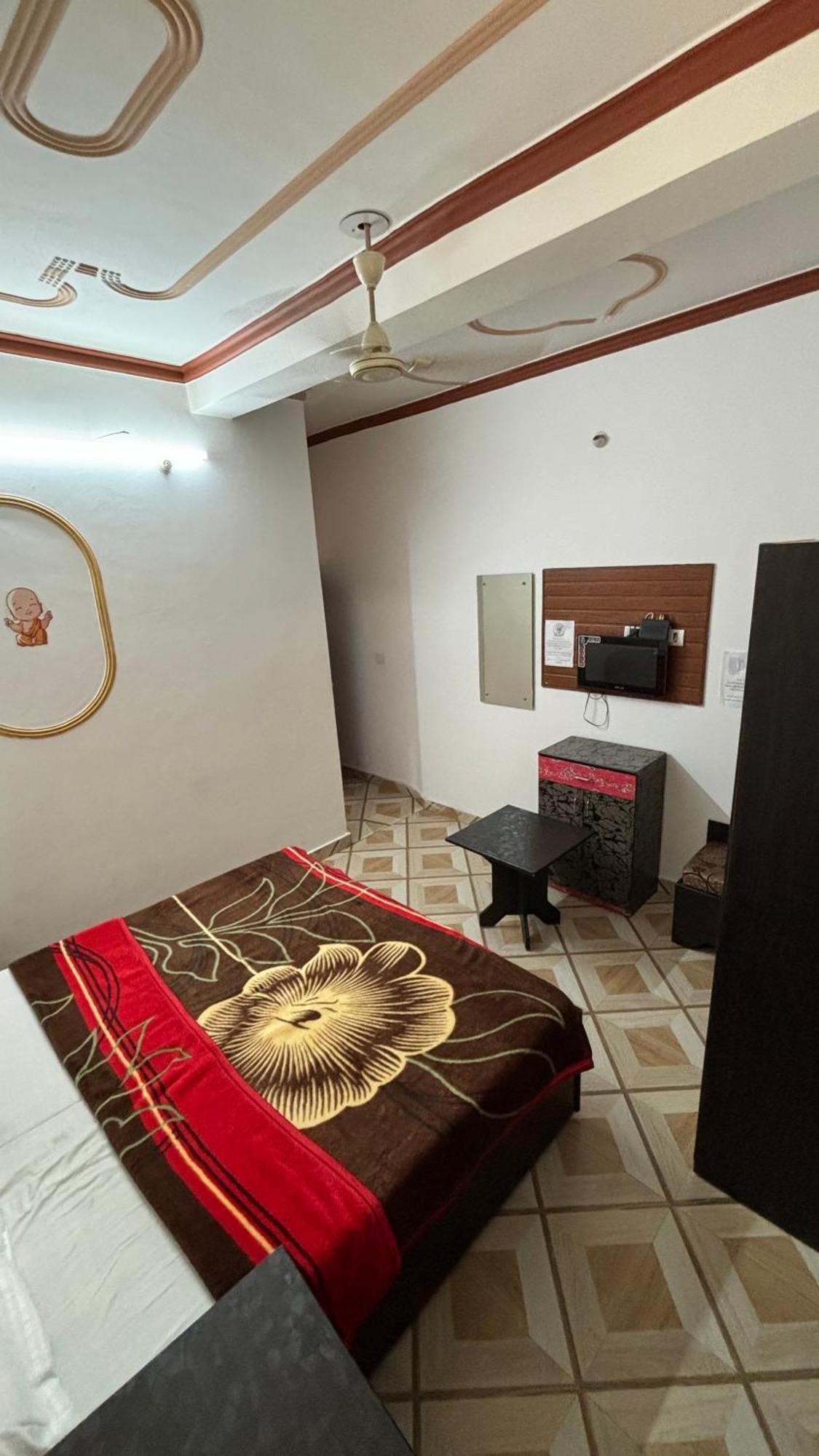 Sattva Cafe And Motel Rishīkesh Extérieur photo