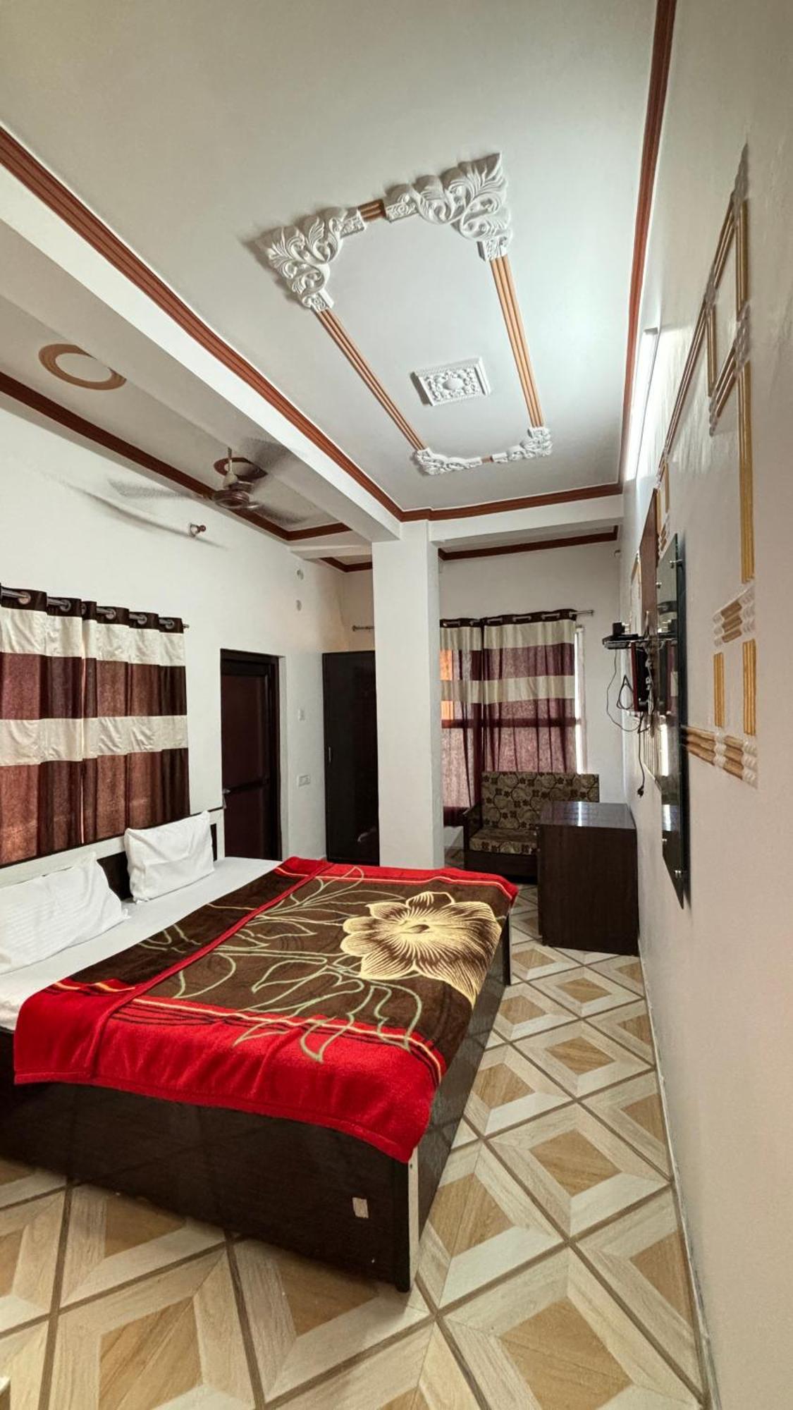 Sattva Cafe And Motel Rishīkesh Extérieur photo