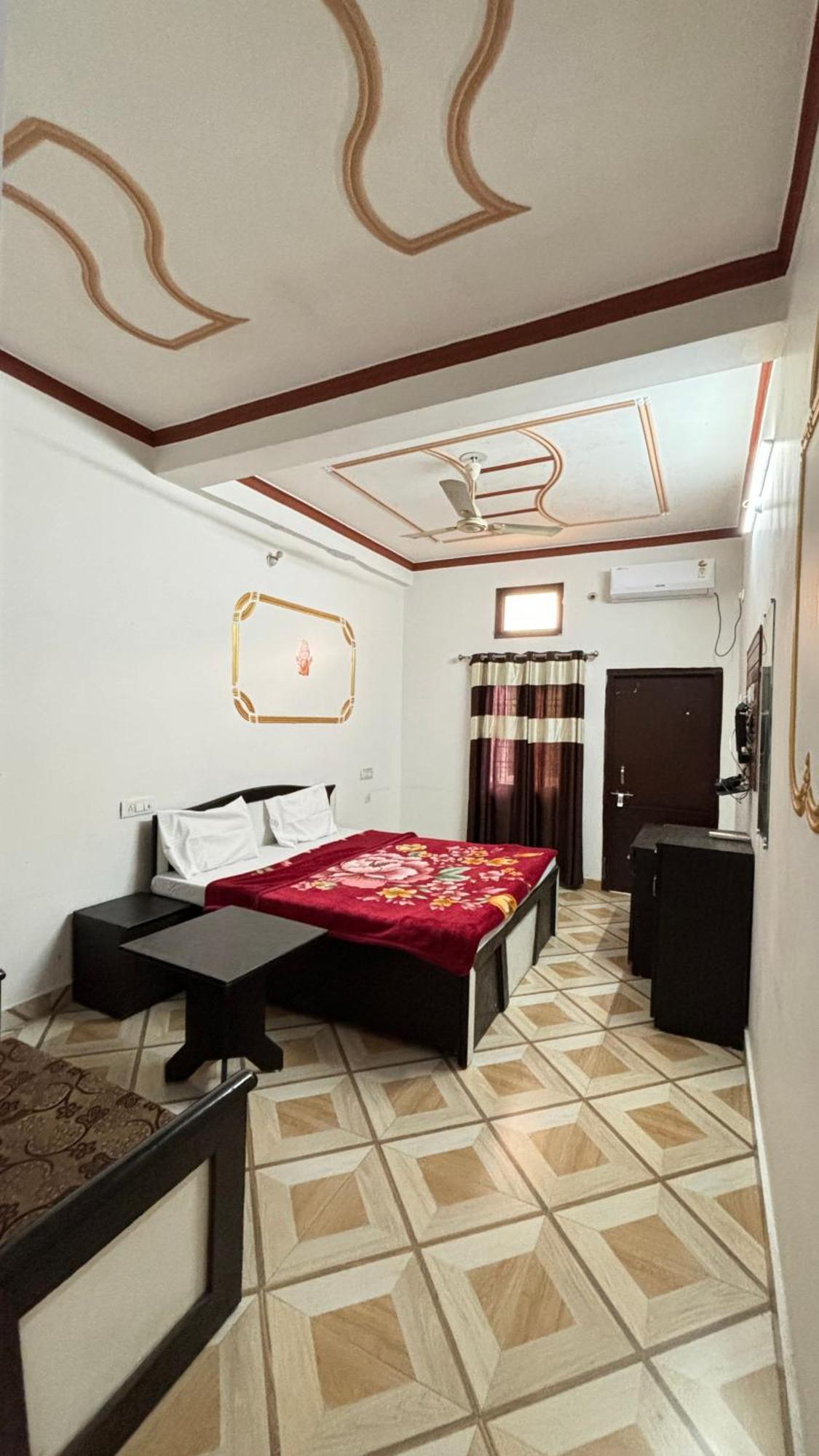 Sattva Cafe And Motel Rishīkesh Extérieur photo
