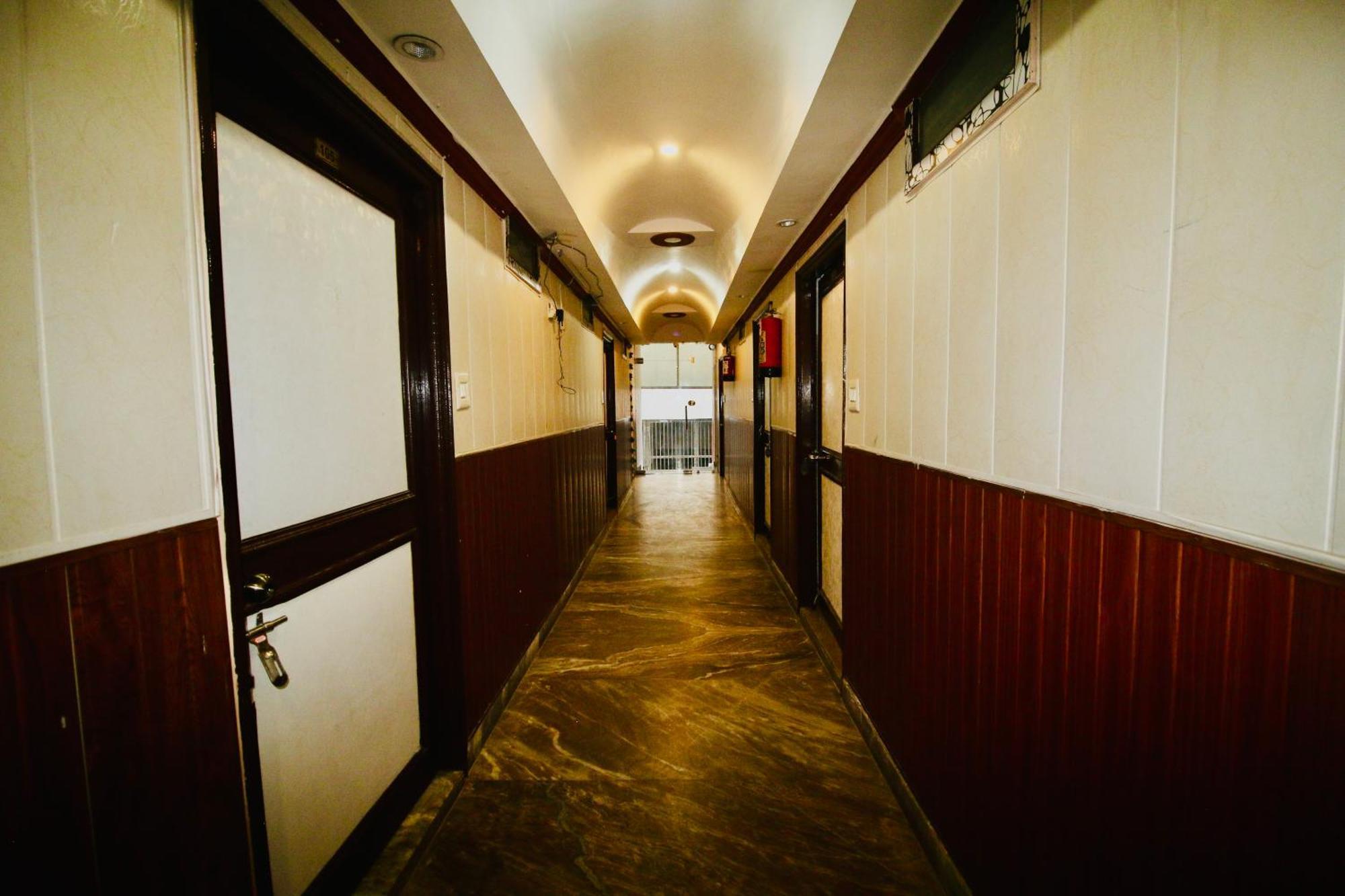 Sattva Cafe And Motel Rishīkesh Extérieur photo