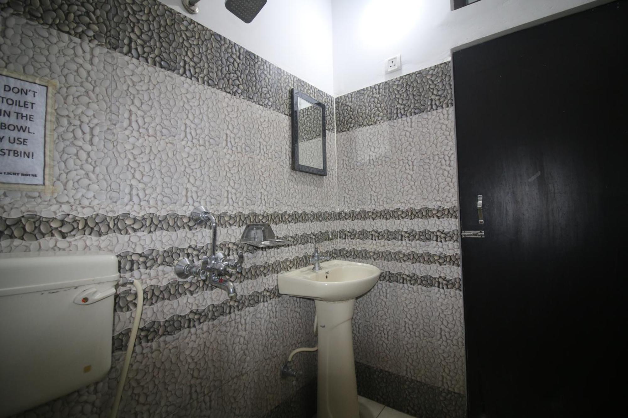 Sattva Cafe And Motel Rishīkesh Extérieur photo